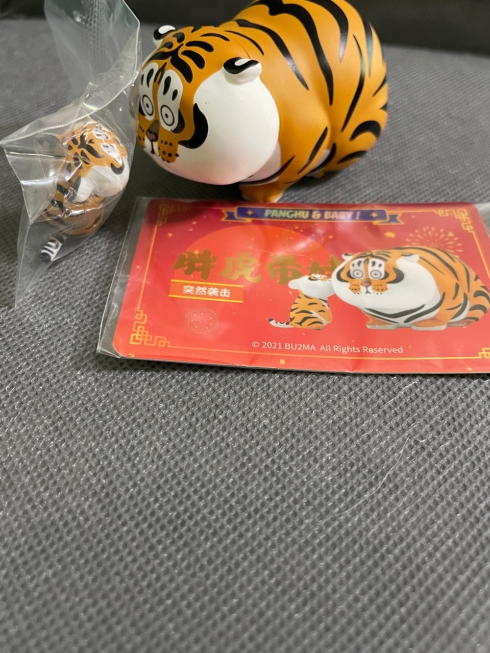 AUTHENTIC Pangs & Baby Series 1 by 52Toys - Kissing